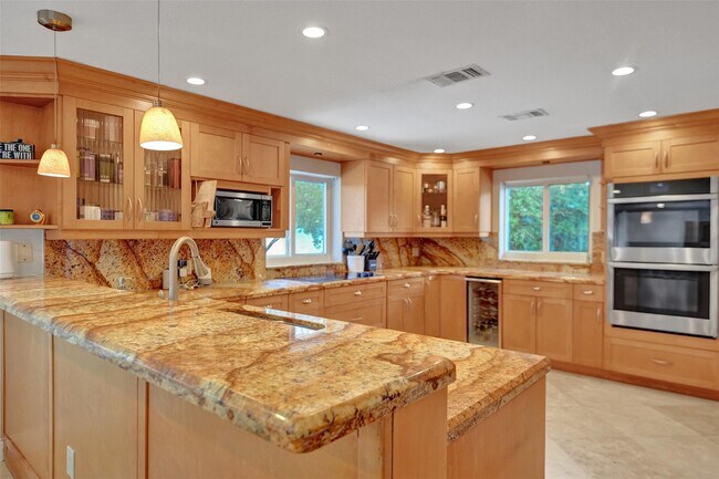 Photo - 720 NW 29th Ct