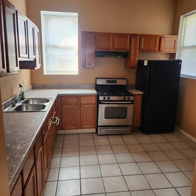 Photo - 1256 S Avers Ave