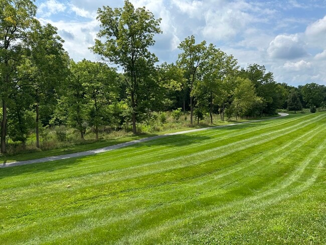 Photo - 2056 Deer Run Dr