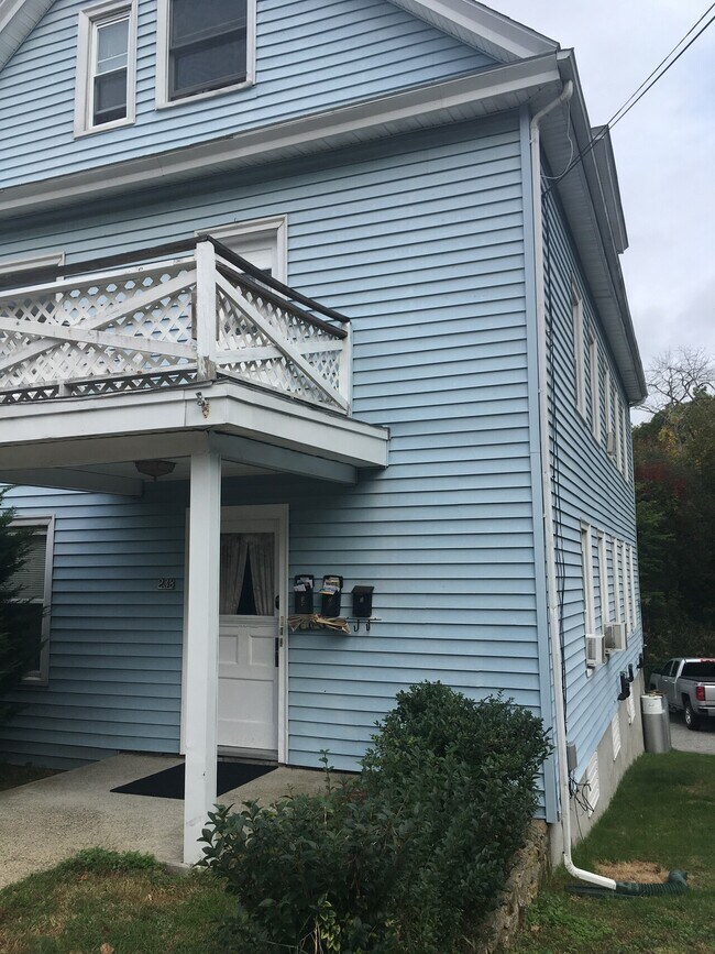 238 Poquonnock Condo Unit 1 Condo for Rent in Groton, CT