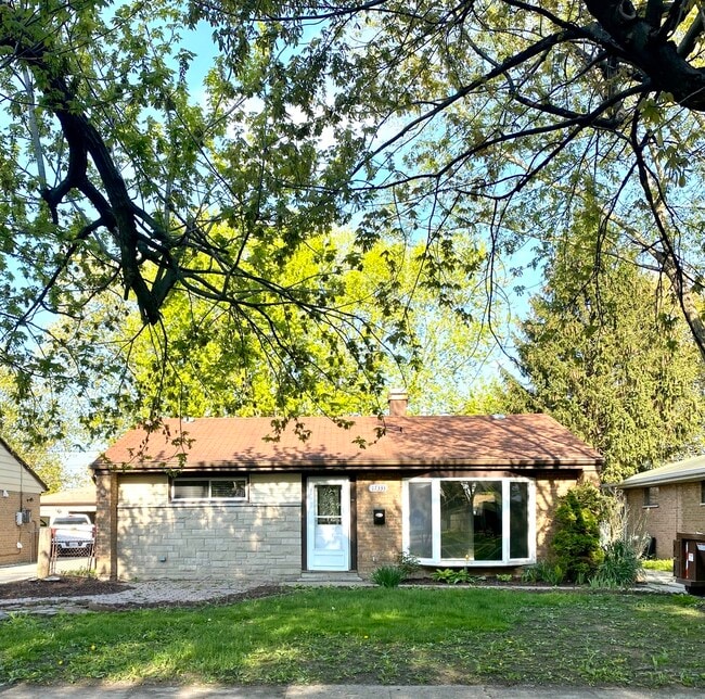 Building Photo - 17333 Chicago Ave Rental