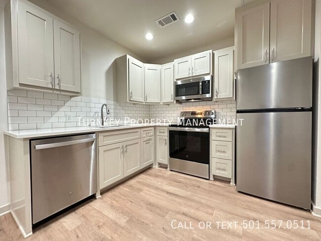 Building Photo - 915 North Street Unit 5