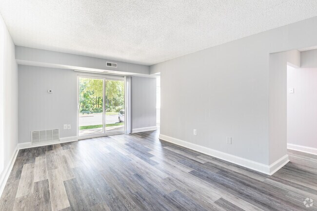 2BR, 1BA - 1,055SF