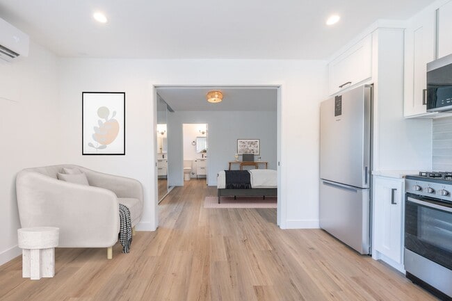 Photo - 459 Van Ness