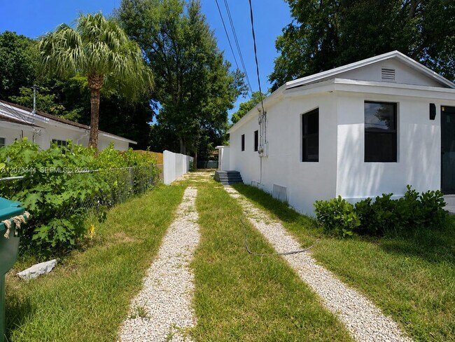 Photo - 5511 NW 4th Ave Unidad B