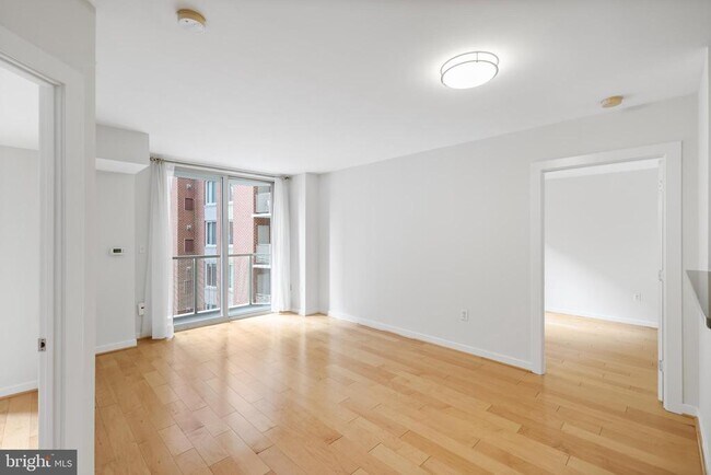 Building Photo - 1000 New Jersey Ave SE Unit 528