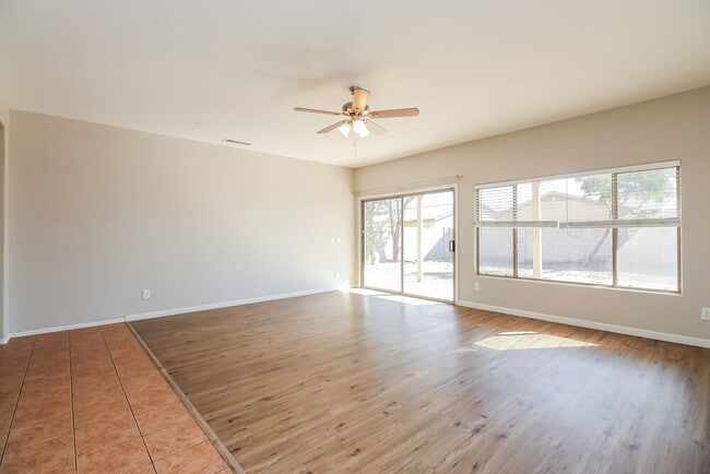 Photo - 5305 S 52nd Dr