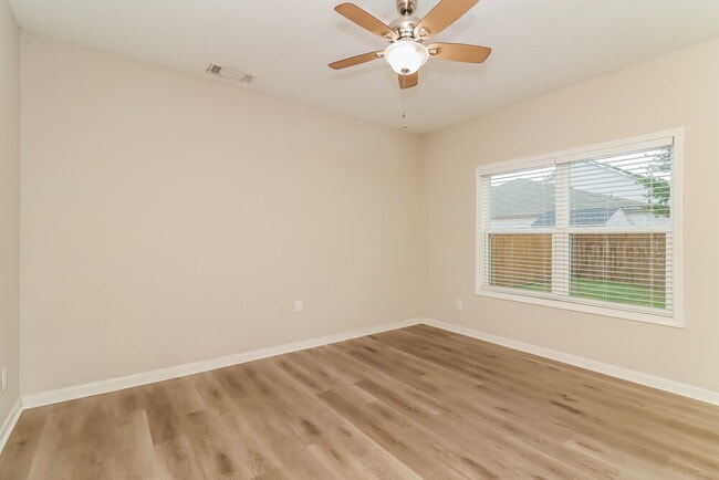 Photo - 22 Castlemoor Loop