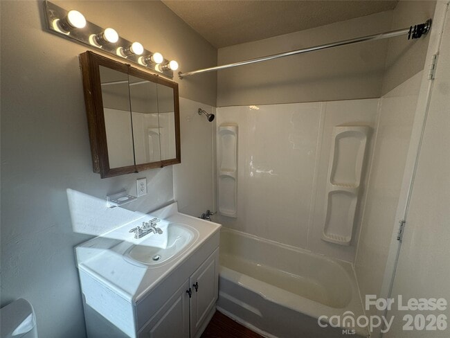 Photo - 341 Laurel St