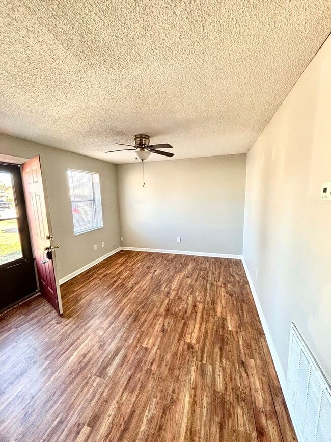 Building Photo - 4721 Samantha Ave Unit 4721 Samantha Ave