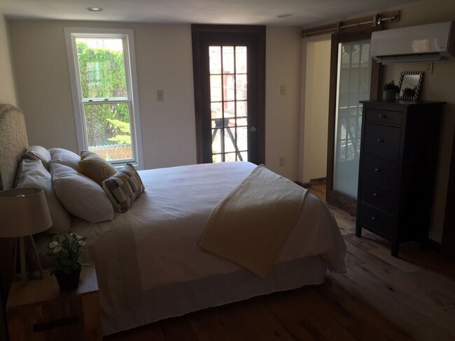 Photo - BEAUTIFUL, BRIGHT AND OPEN 1 BED, 1 BATH  HOUSE IN HEART OF NORTHSIDE- AVAIL NOW!