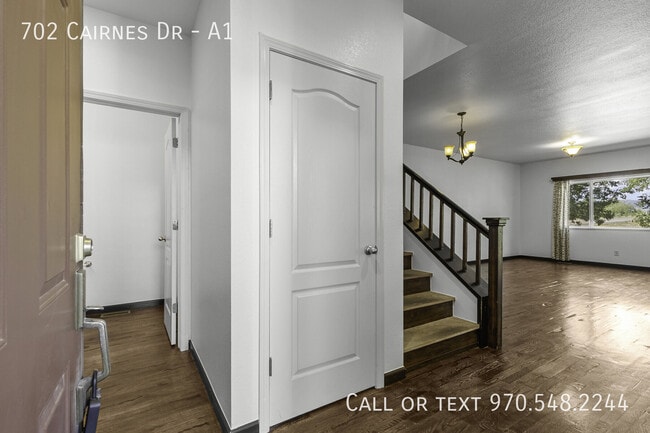 702 Cairnes Dr
