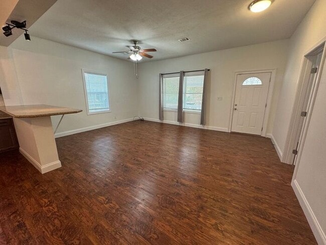 Photo - Pensacola - North Hill - 2 bed, 2 bath