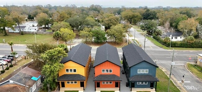 Photo - 309 N Pace Blvd