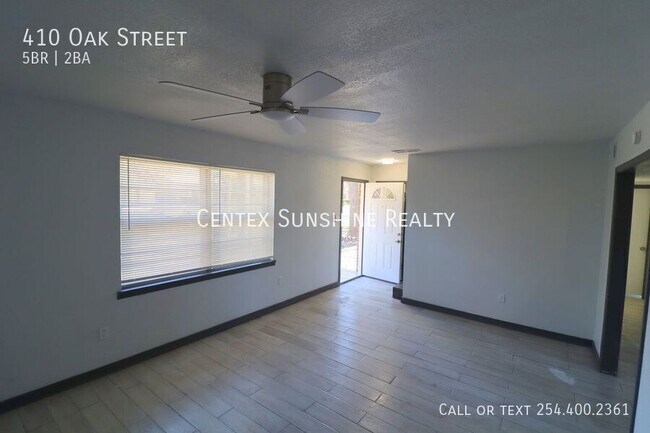 Photo - 410 Oak St