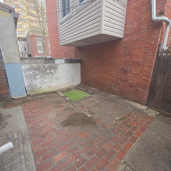 Building Photo - 768 N 26th St Unit A