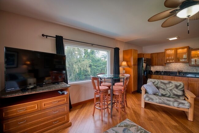 Photo - 355 Kalanianaole St