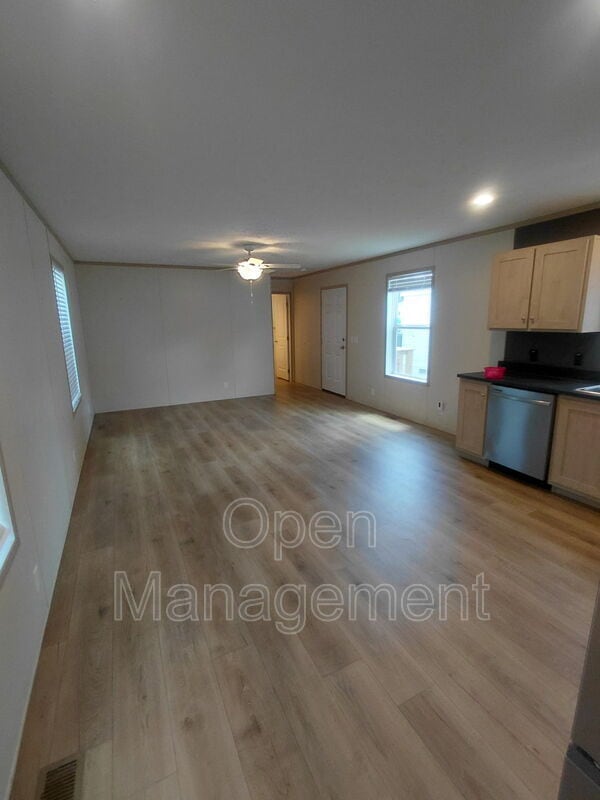 Photo - 301 Mantle Ave