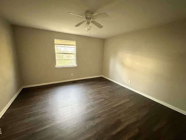 Photo - 2009 Hollins Dr