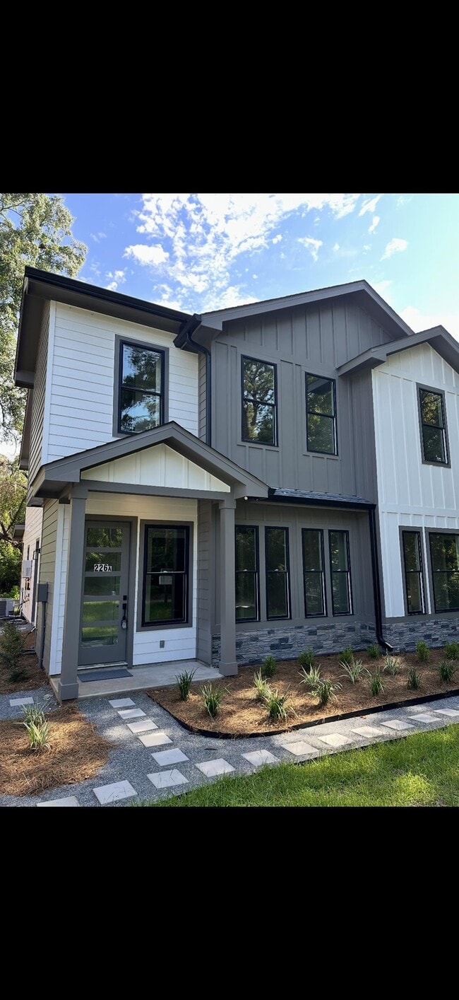 Building Photo - 226 E Bradford Rd Rental