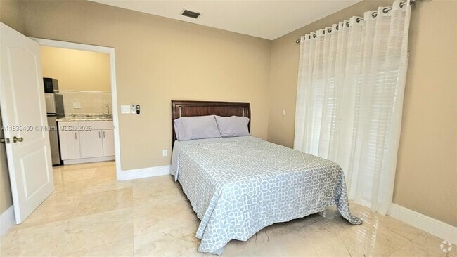 Building Photo - 13900 SW 153rd Pl Unit 01 Rental