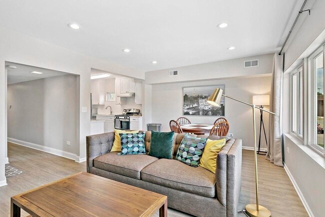 Photo - 931 W Glen Flora Ave