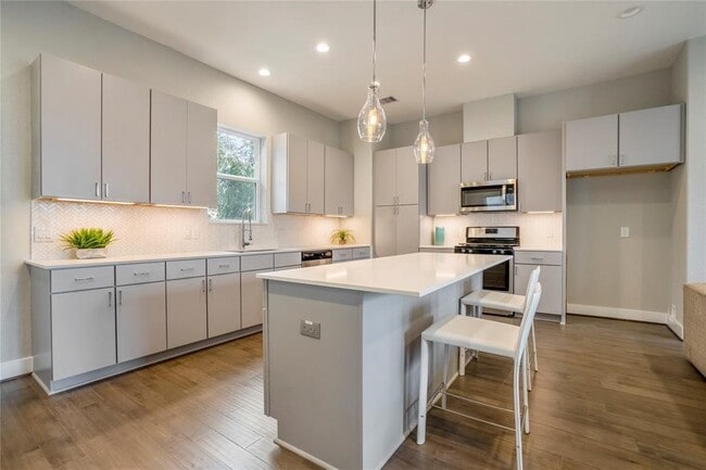 Photo - 8411 Hempstead Rd