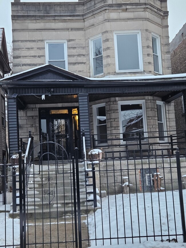 Front entrance - 5241 W Washington Blvd Unit 2nd fl. Rental