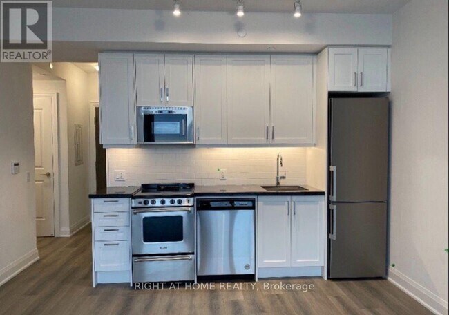 Photo - 10 Gatineau Dr Unit 1007W