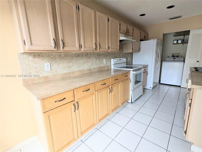 Photo - 1322 Sandpiper Blvd