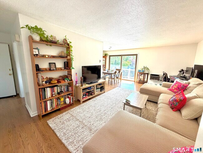 180 Glenbrook Rd Unit 15