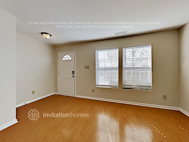 Photo - 827 Littleton Dr