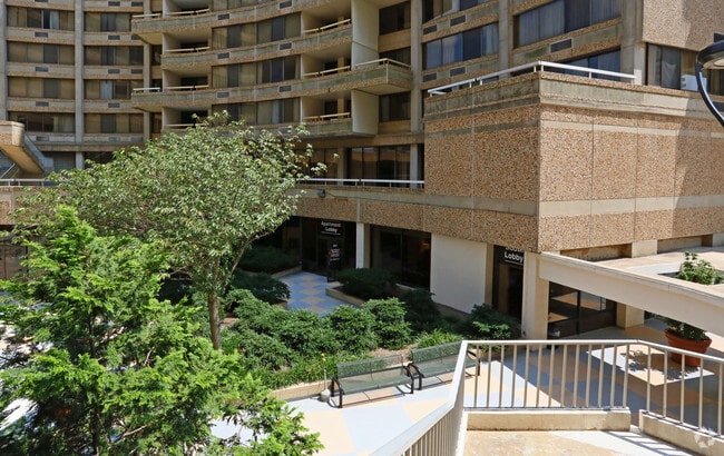 Hampton Plaza Apartments