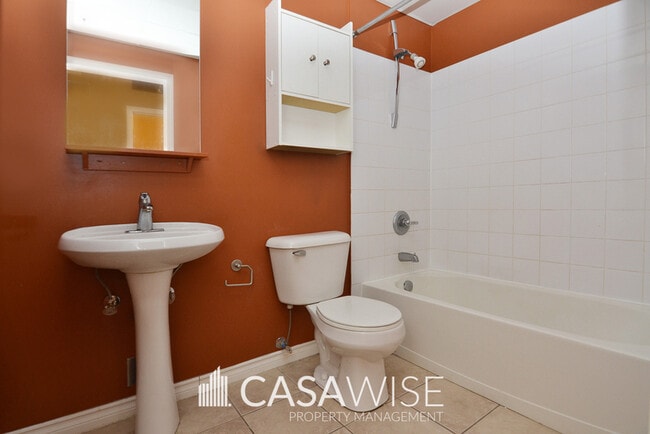 Photo - 10024-10024 Jasper Ave