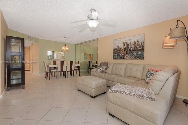 Photo - 950 SW 138th Ave Unidad 409B