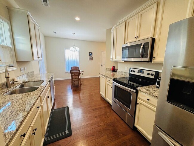 Photo - 305 Phoenix Blvd NW