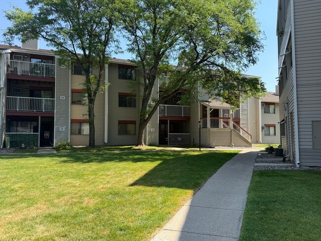 Building Photo - 350 Shelard Pkwy Unit 304
