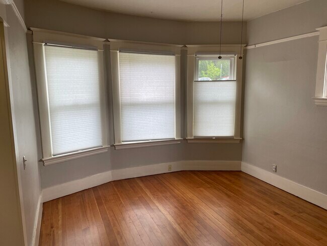 Large bay windows in the living room area - 4118 SW View Point Ter Apartments Unit 1 Bed 1 Bath in SW