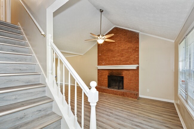 Photo - 2624 Country Trce SE Unit B