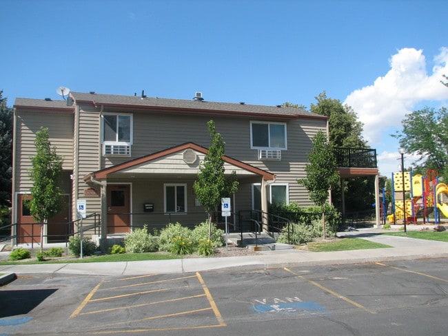 Saturn Apartments - Saturn Apartments