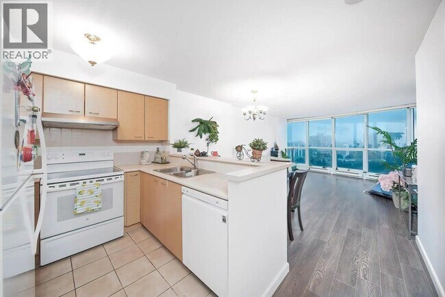 Photo - 6088-6088 Willingdon Ave