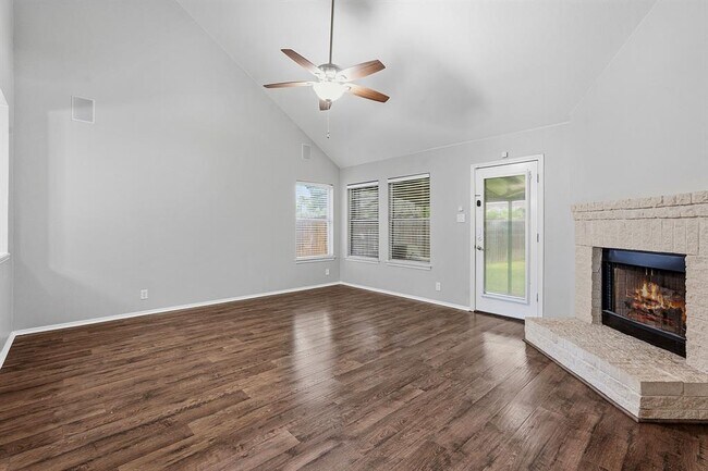 Photo - 5003 Cleves St