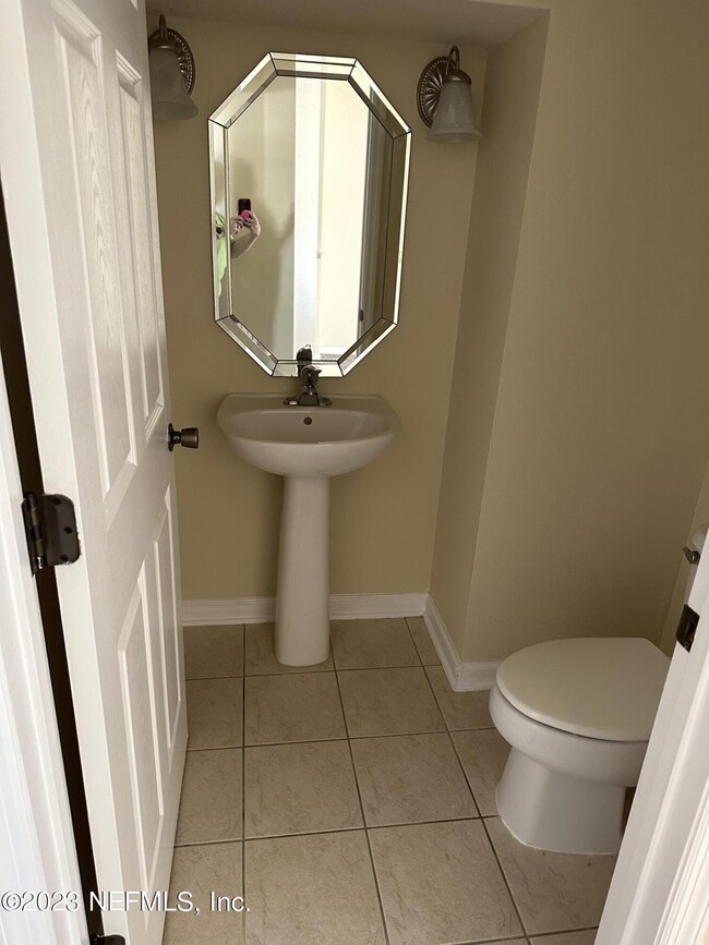 Photo - 3727 Creswick Cir