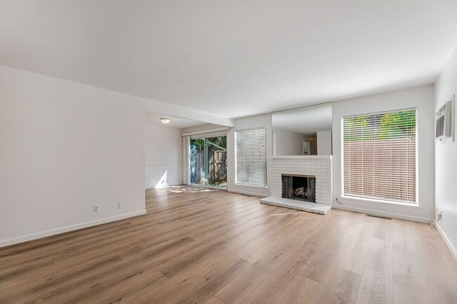 Photo - 652-654 Vasona Ave