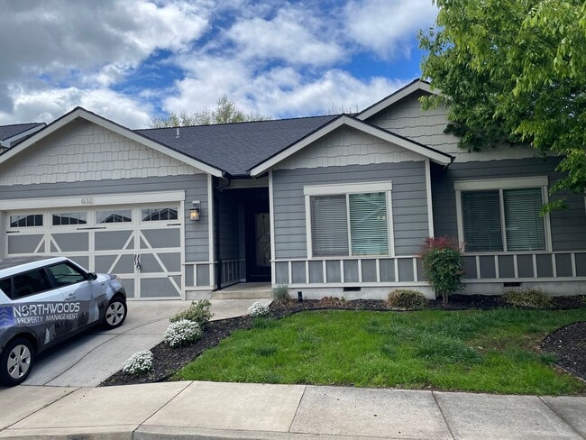 Photo - Beautiful Open Floor Plan-3 Bedroom 2 Bath Home-Located in Central Point