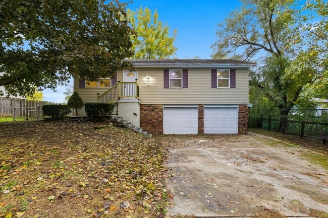 Building Photo - Everything upgraded on this 4 bedroom — to...