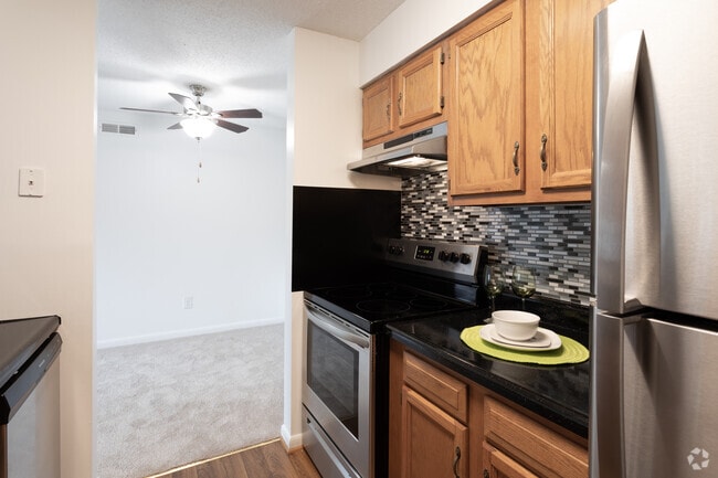 1BR, 1BA - 720 SF