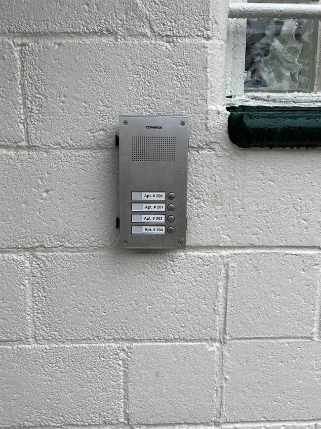 Photo - 3554 E Washington Ave Unidad 204