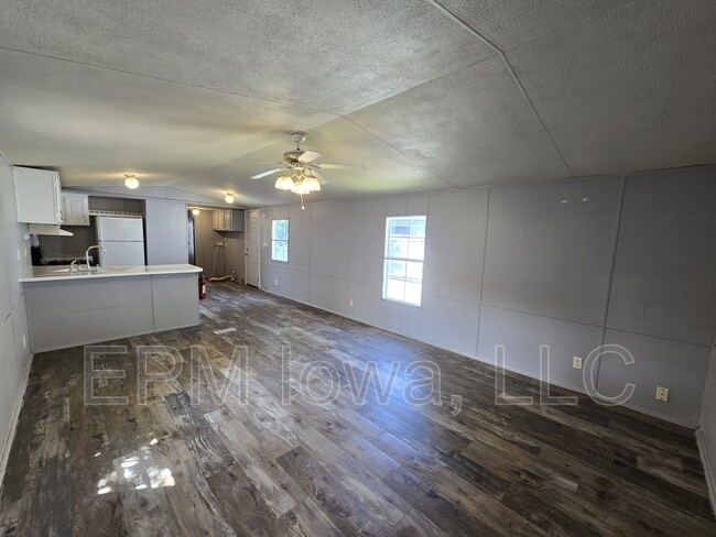Photo - 700 W Ridgeway Ave