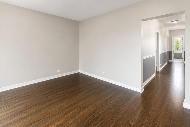Photo - 7817 S Aberdeen St Unidad 1